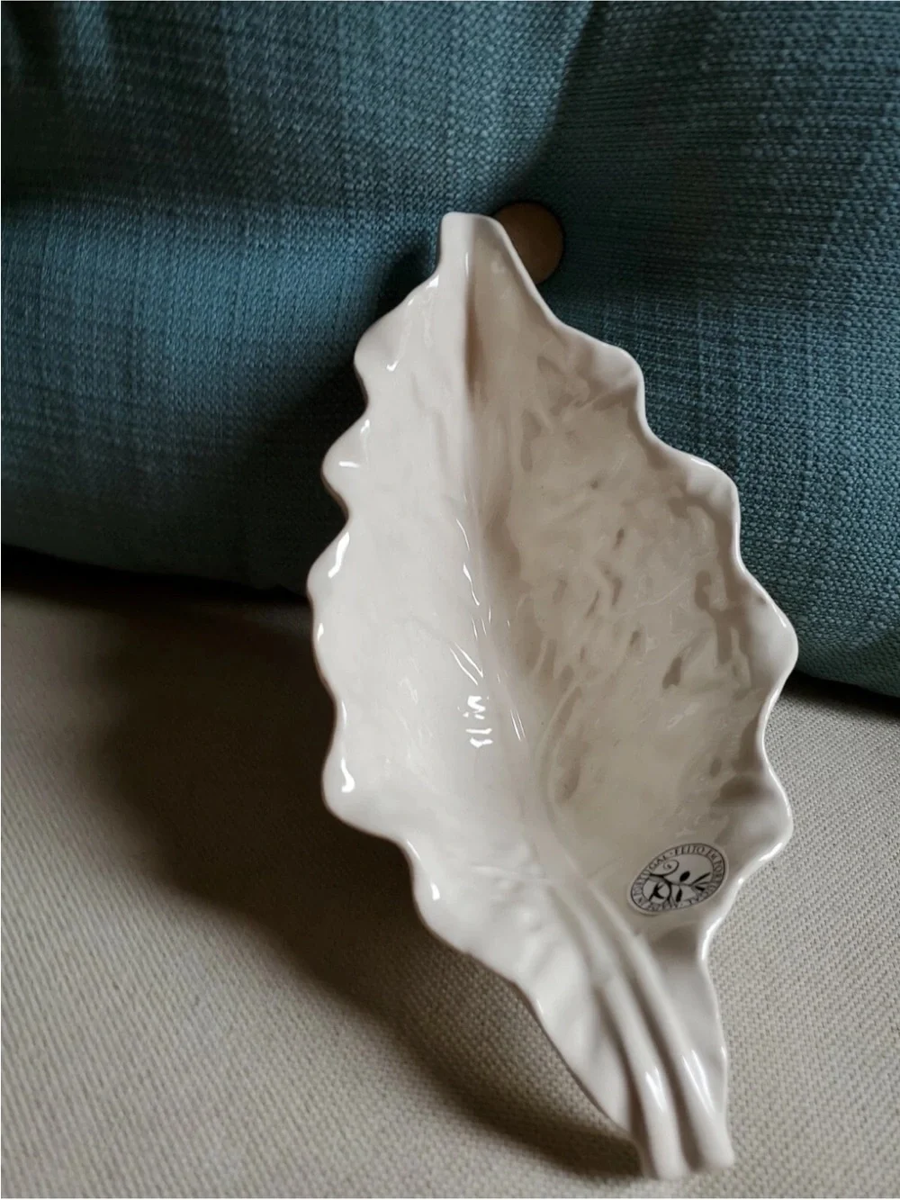 NWT Bordallo Pinheiro White Cabbage Gravy Boat Majolica, Portugal, Discontinued